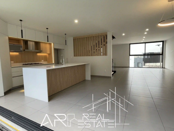 Residencia en Venta en Lago Esmeralda – AR Real Estate