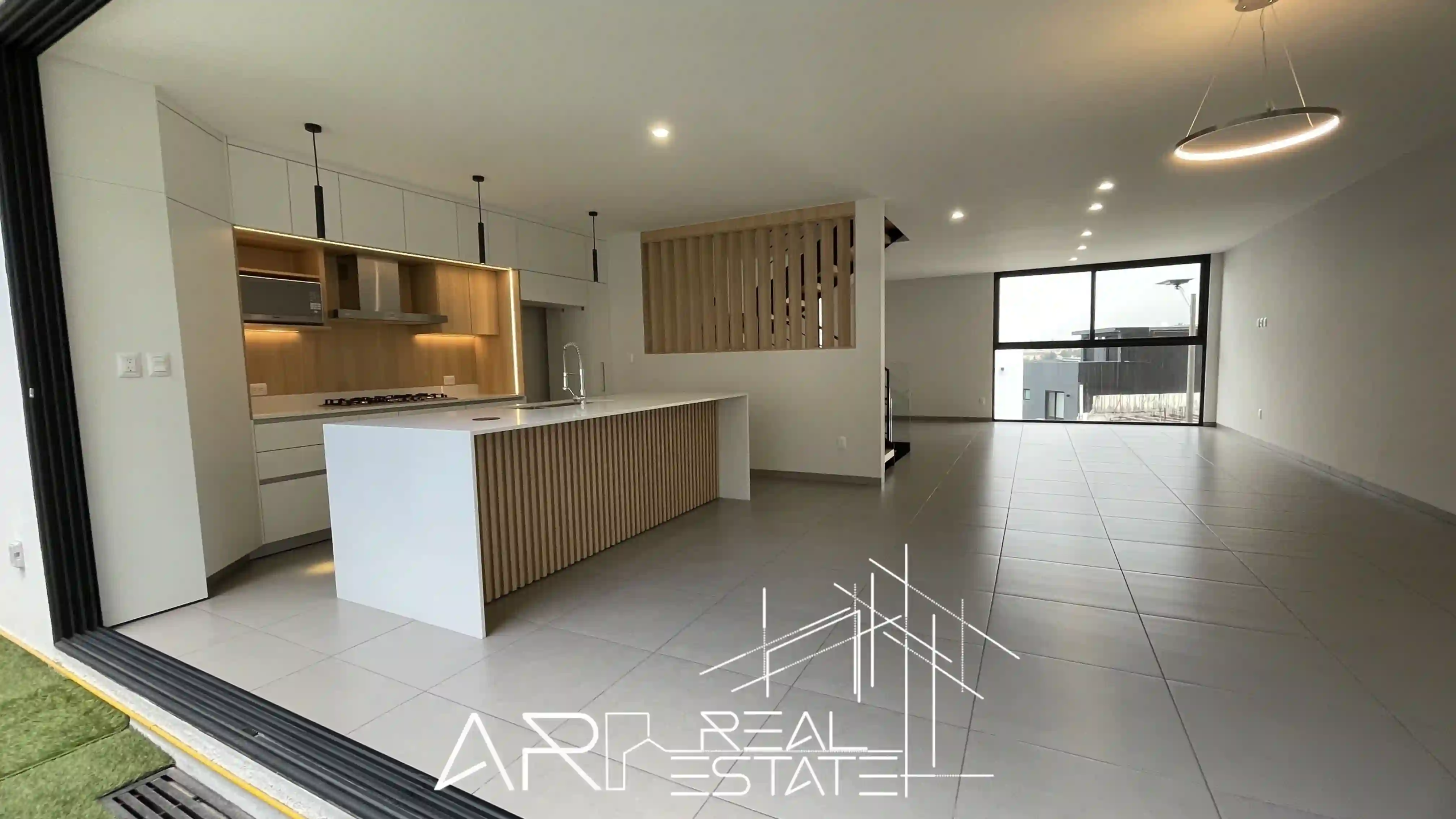 1 Residencia en Venta en Lago Esmeralda – AR Real Estate