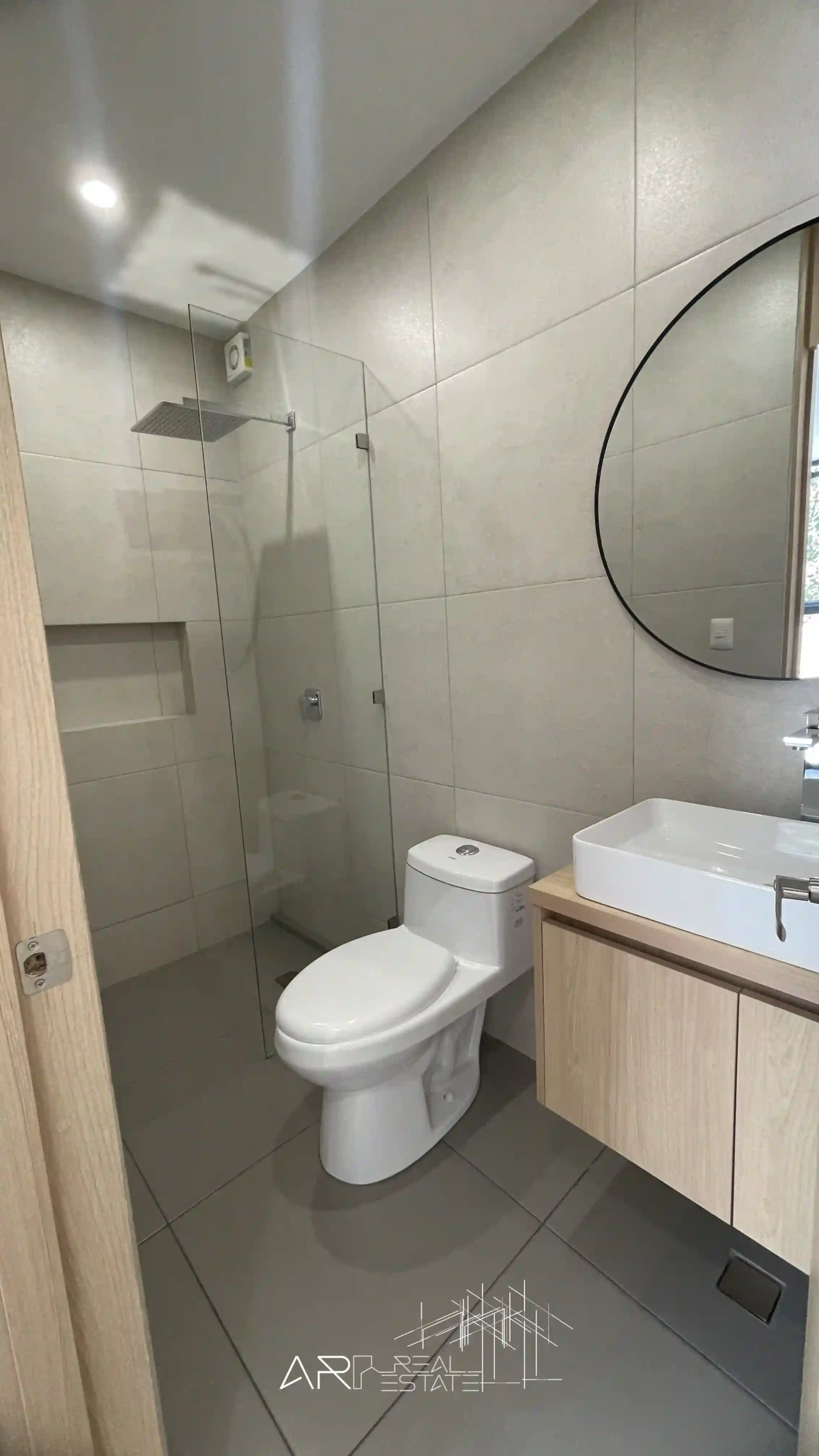 12 Residencia en Venta en Lago Esmeralda – AR Real Estate
