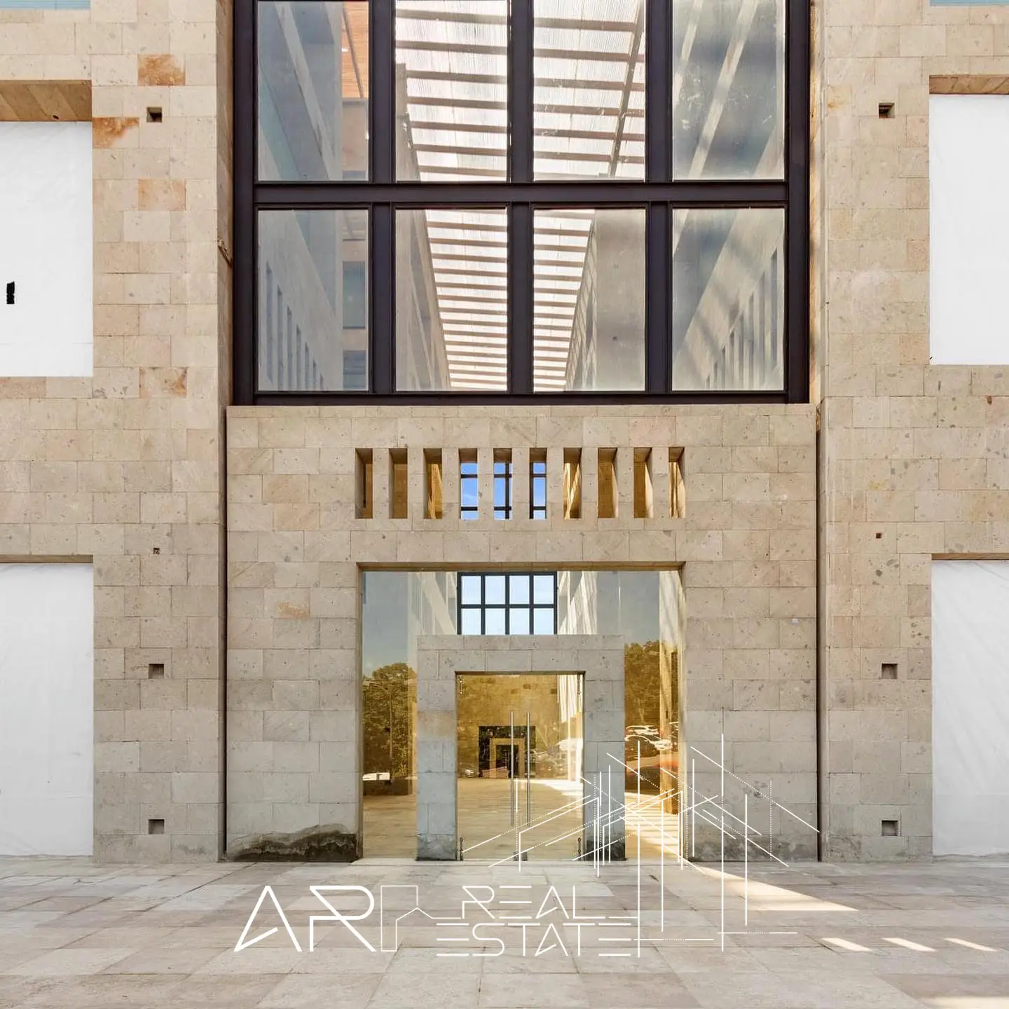 Oficina en Renta en Plaza Antigua II – AR Real Estate