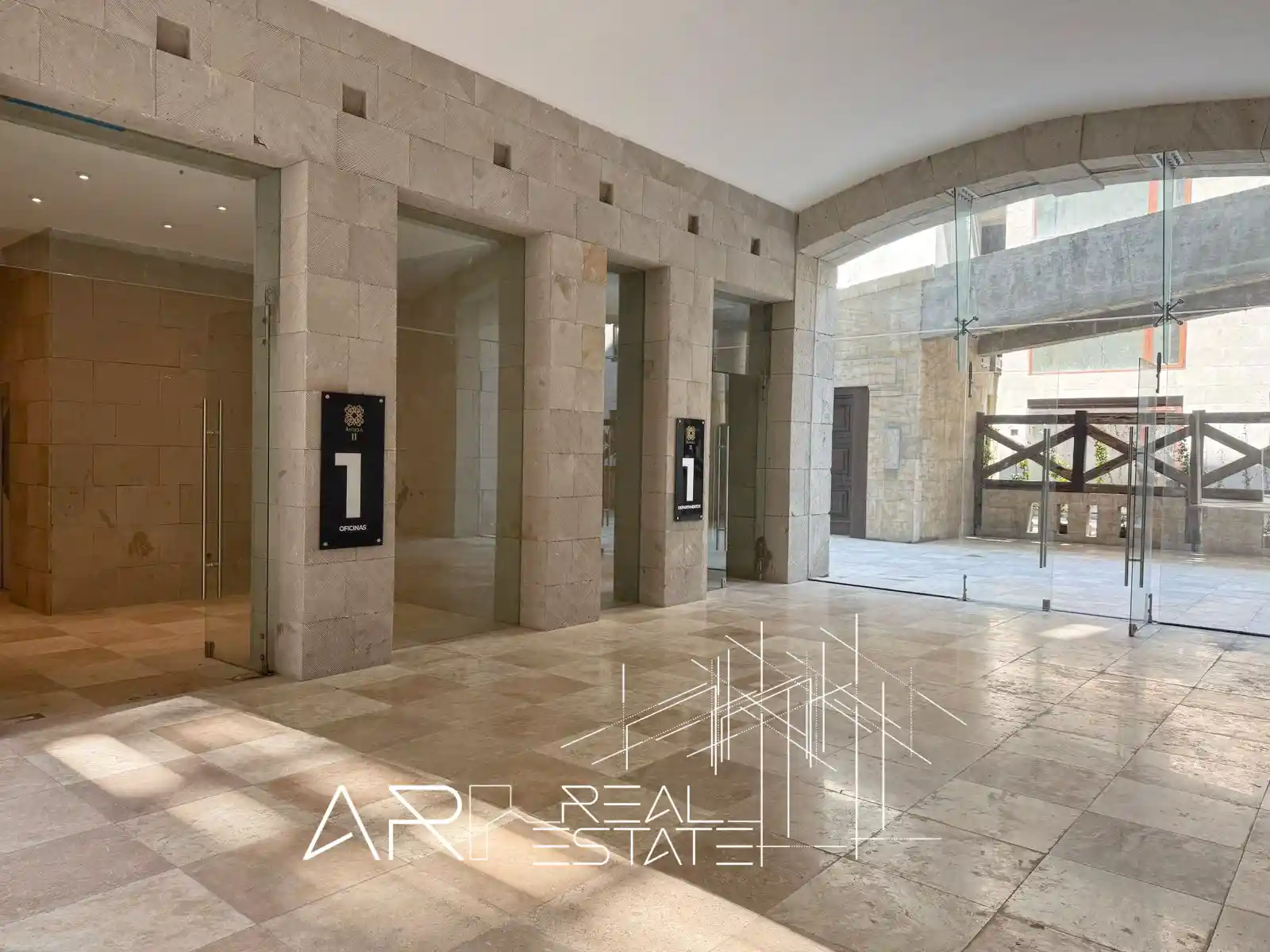 Oficina en Renta en Plaza Antigua II – AR Real Estate